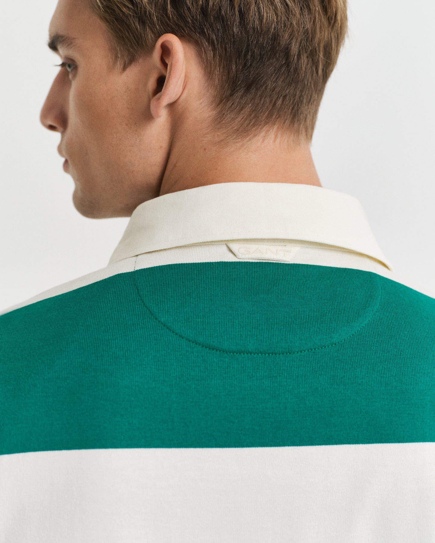 DEEP GREEN, BARSTRIPE RUGGER, CLOSE-UP BY GANT AU.