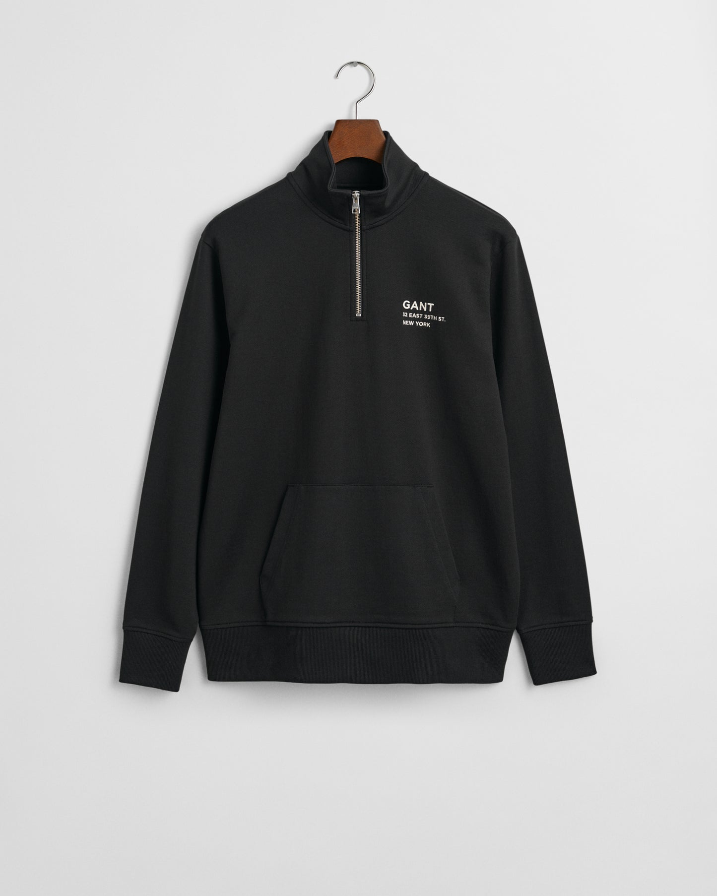 BLACK, SMALL GRAPHIC HALF ZIP SWEAT BY GANT AU.