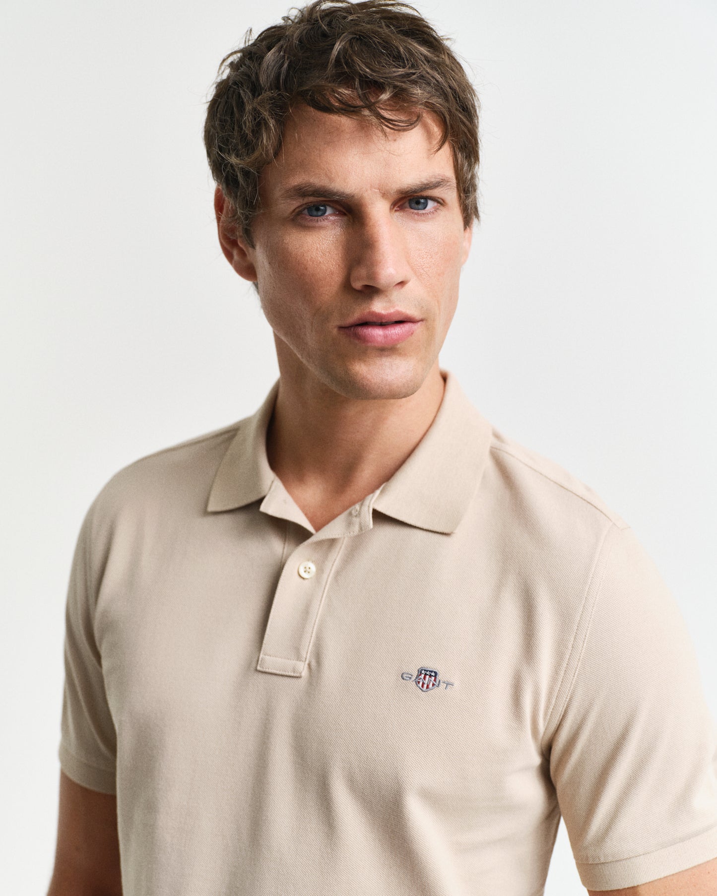 DRY SAND, REG SHIELD SS PIQUE POLO, CLOSE-UP BY GANT AU.