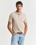 DRY SAND, REG SHIELD SS PIQUE POLO, FRONT-VIEW BY GANT AU.