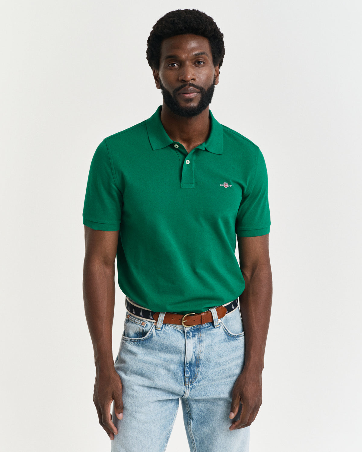 DEEP GREEN, REG SHIELD SS PIQUE POLO, FRONT-VIEW BY GANT AU.