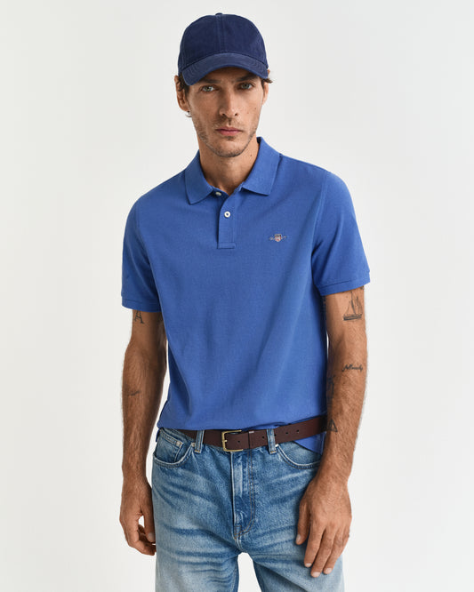 RICH BLUE, REG SHIELD SS PIQUE POLO, FRONT-VIEW BY GANT AU.