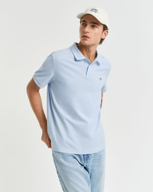 FRESH BLUE, REG SHIELD SS PIQUE POLO, FRONT-VIEW BY GANT AU.