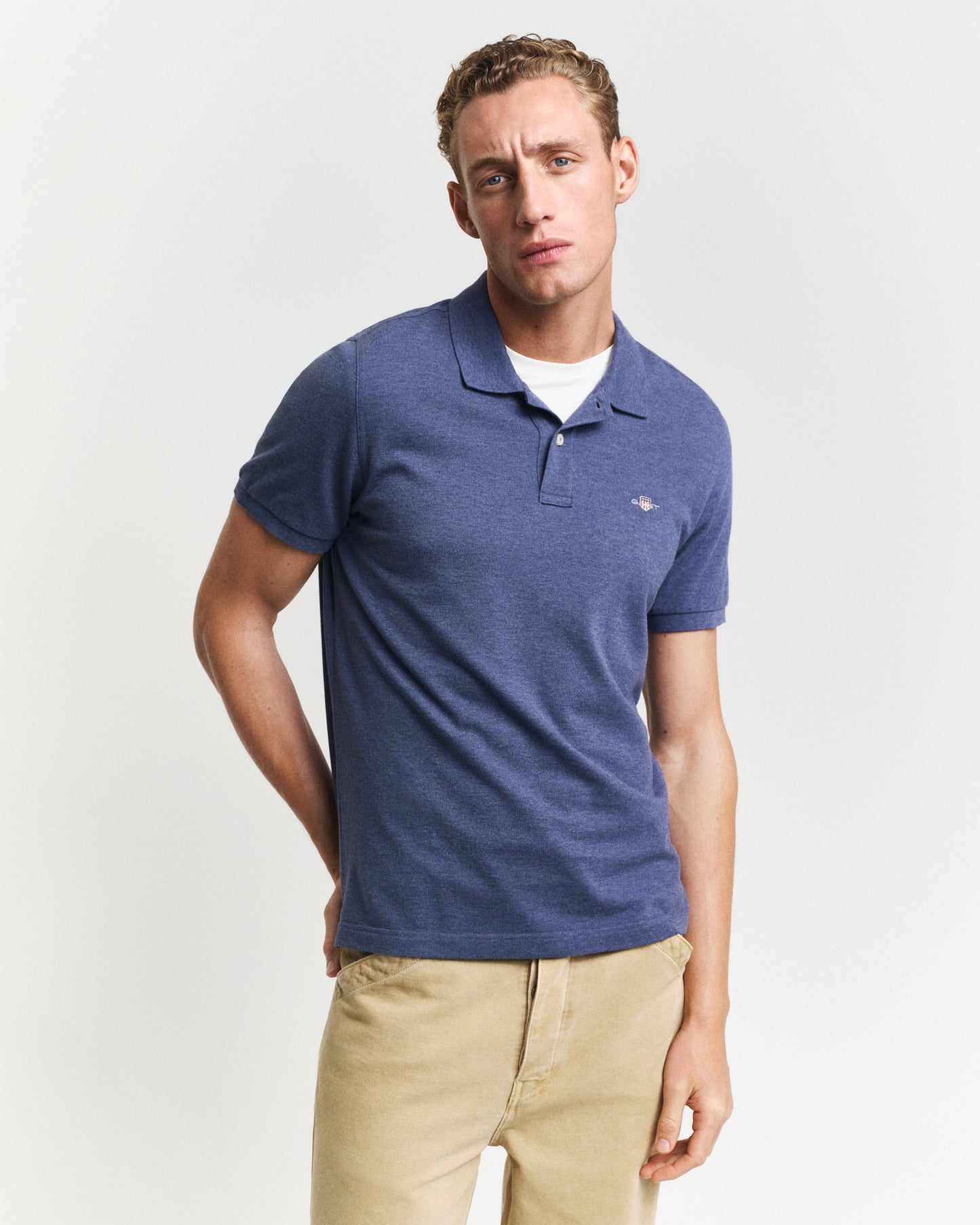 DK JEANSBLUE MELANGE, REG SHIELD SS PIQUE POLO, FRONT-VIEW BY GANT AU.
