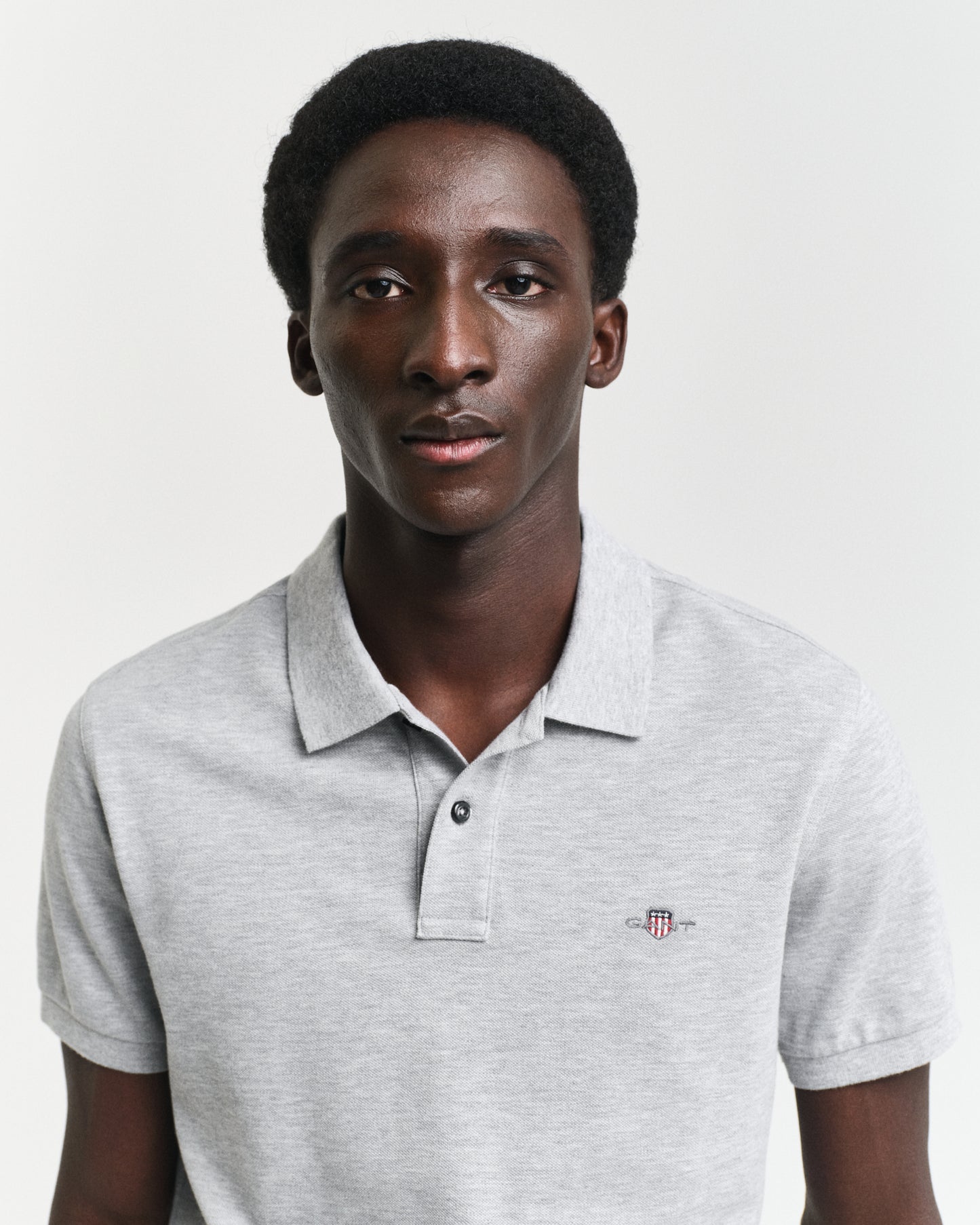 GREY MELANGE, SLIM SHIELD SS PIQUE POLO, CLOSE-UP BY GANT AU.
