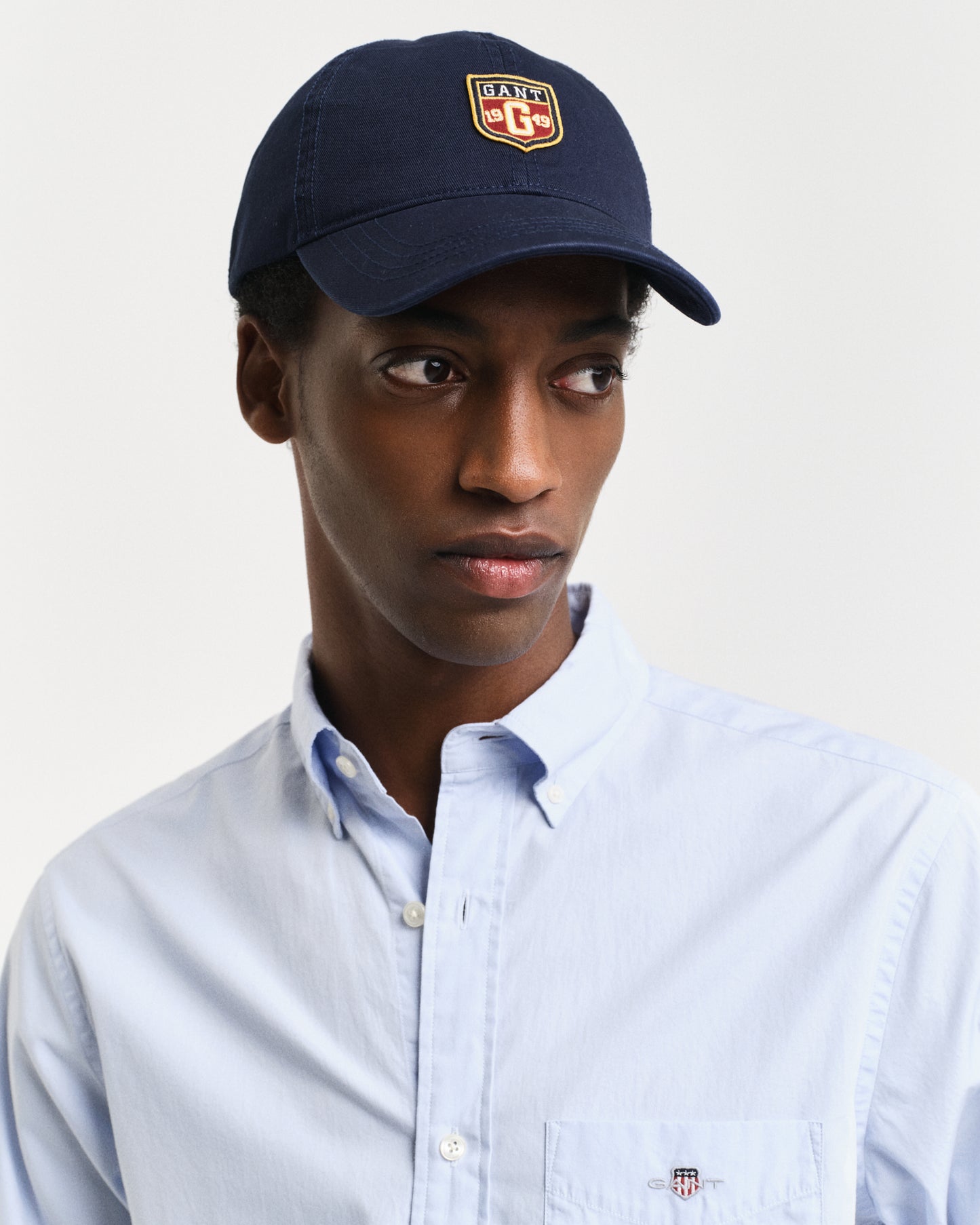 MODEL WEARING REG CLASSIC POPLIN SHIRT