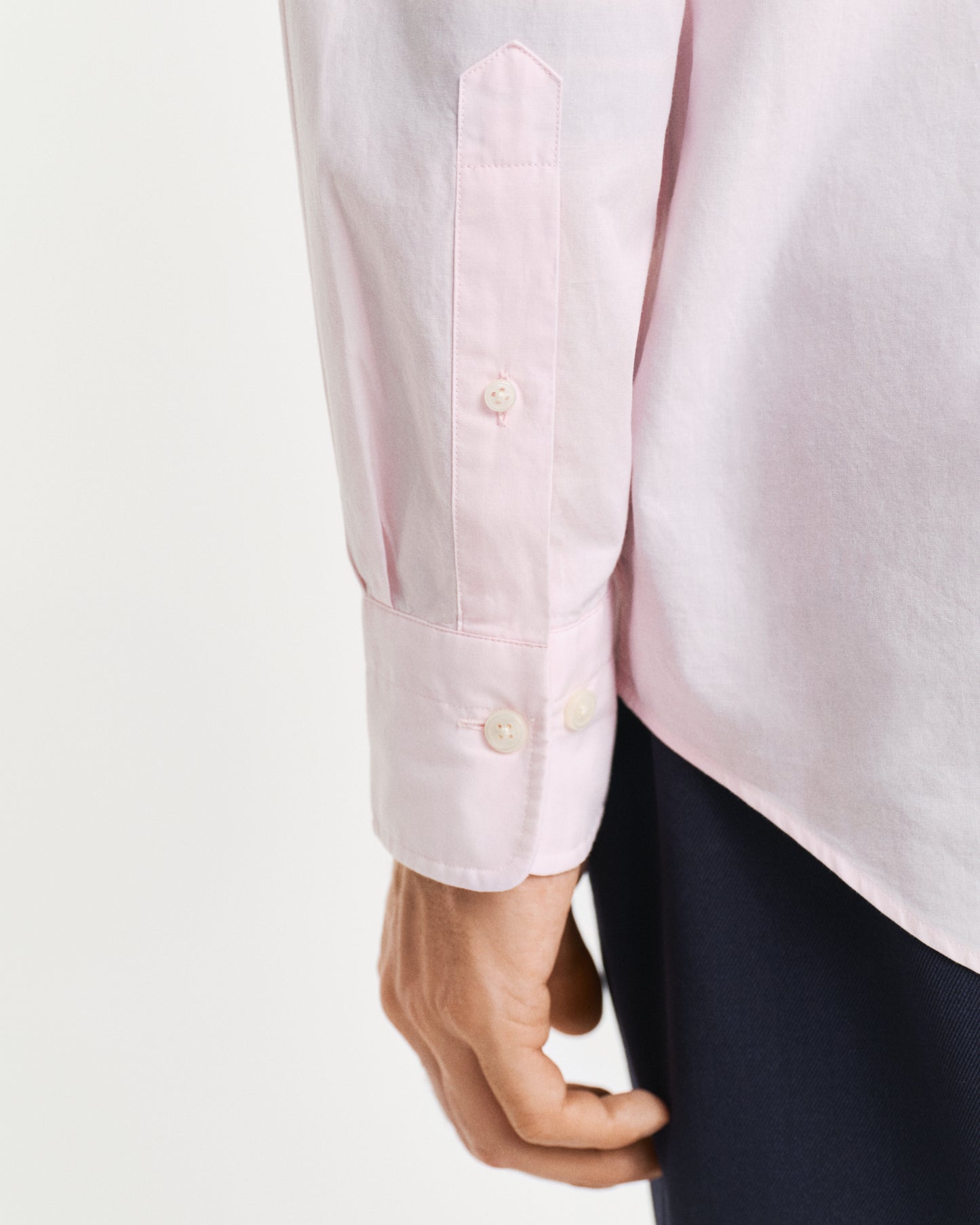 LIGHT PINK, REG CLASSIC POPLIN SHIRT, CLOSE-UP BY GANT AU.