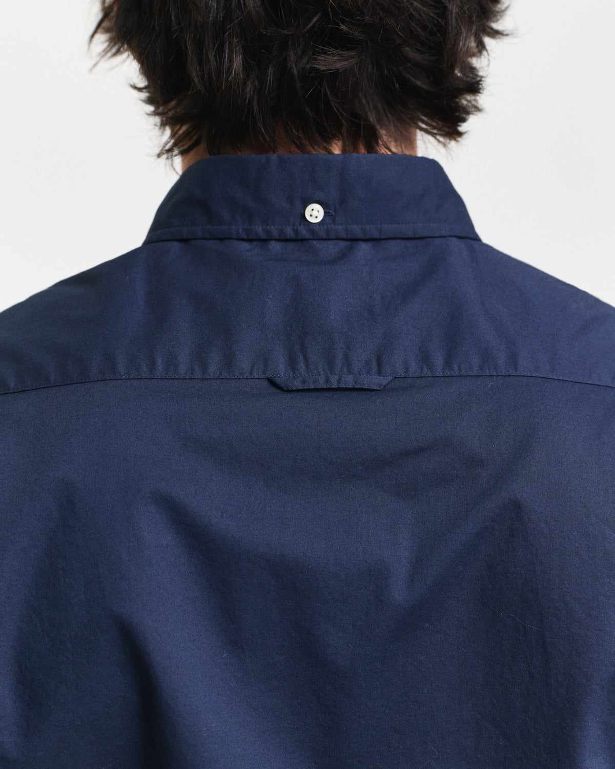 MARINE, SLIM CLASSIC POPLIN SHIRT, CLOSE-UP BY GANT AU.