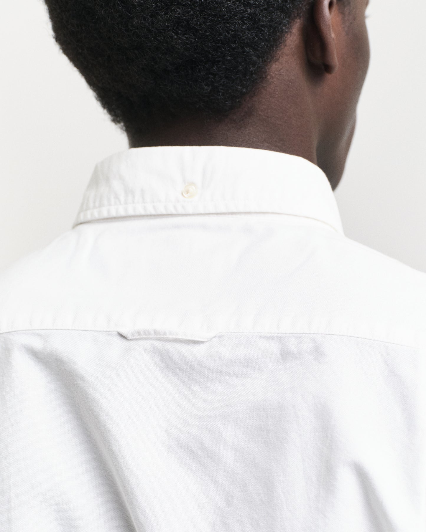 WHITE, SLIM CLASSIC OXFORD SHIRT, CLOSE-UP BY GANT AU.