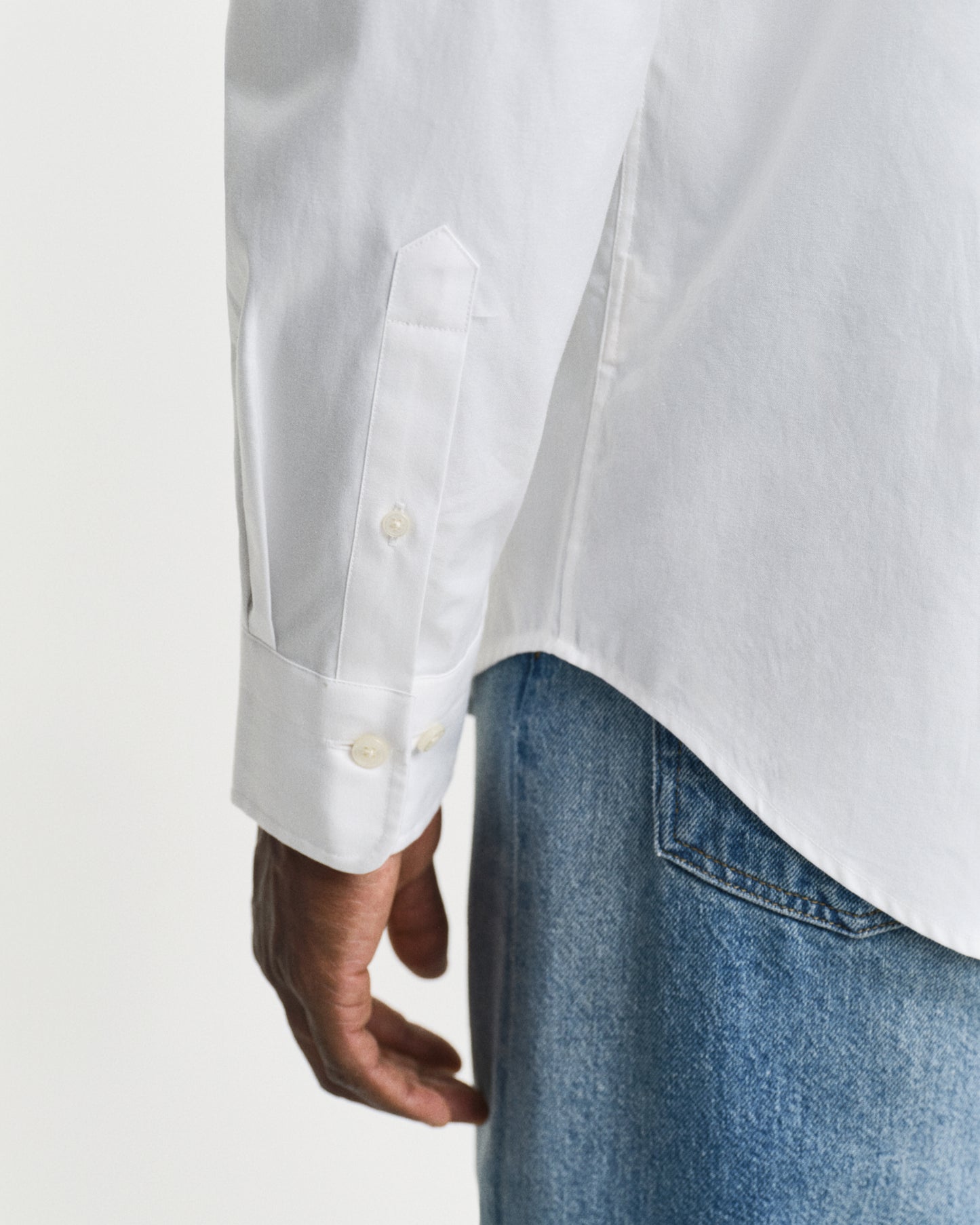 MODEL WEARING REG PINPOINT OXFORD SHIRT