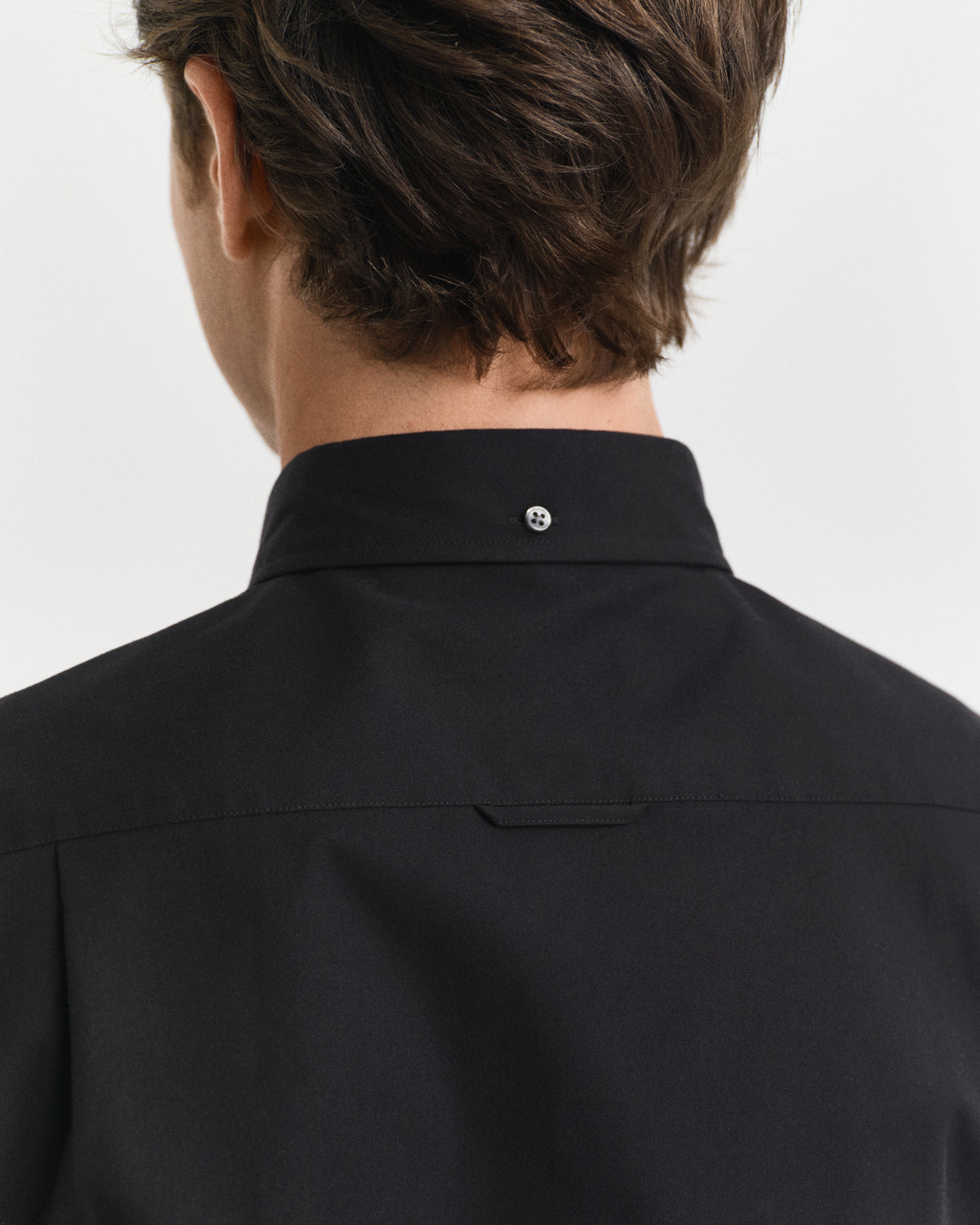MODEL WEARING SLIM PINPOINT OXFORD SHIRT