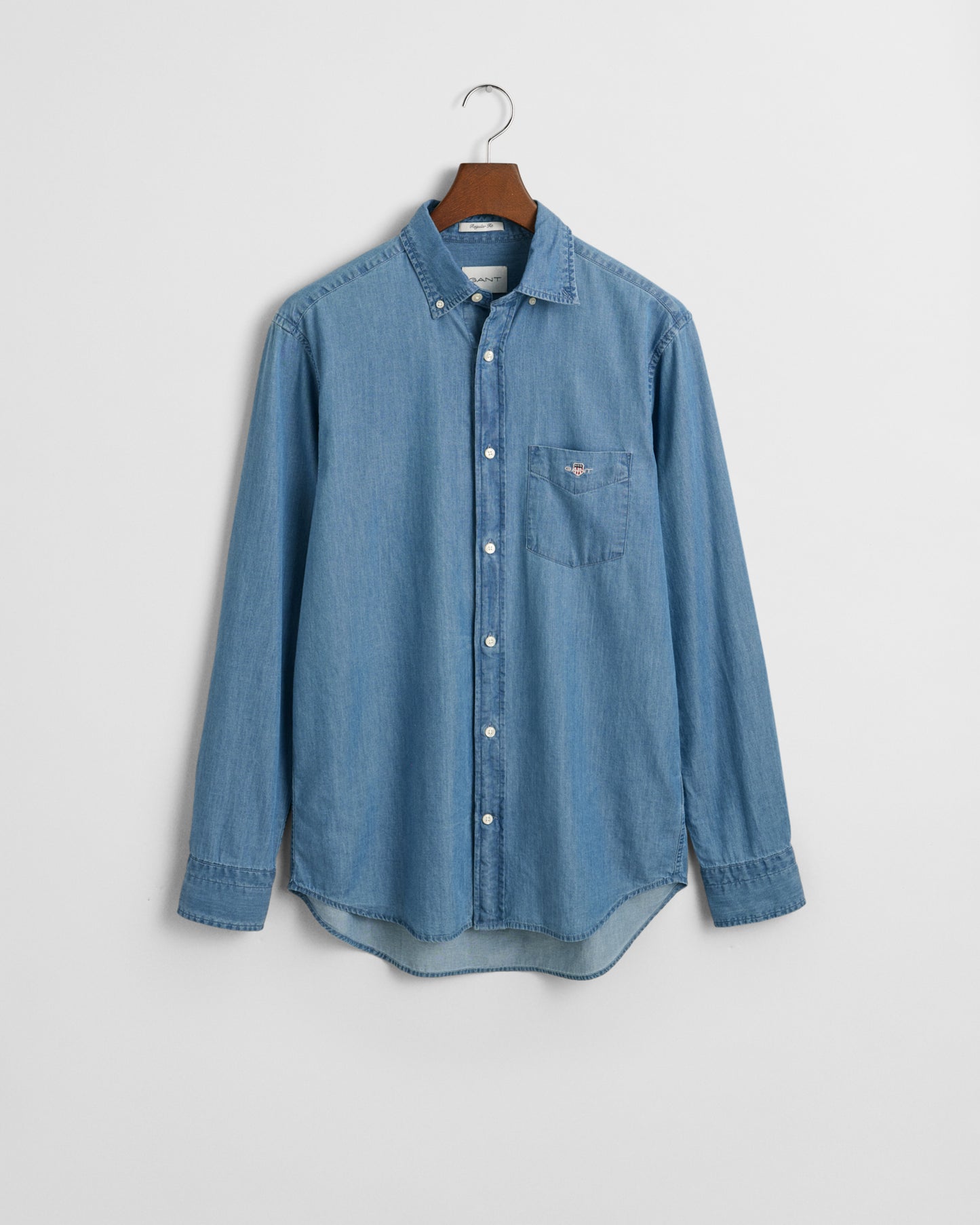SEMI LIGHT BLUE, REG INDIGO BD, FLAT-LAY BY GANT AU.