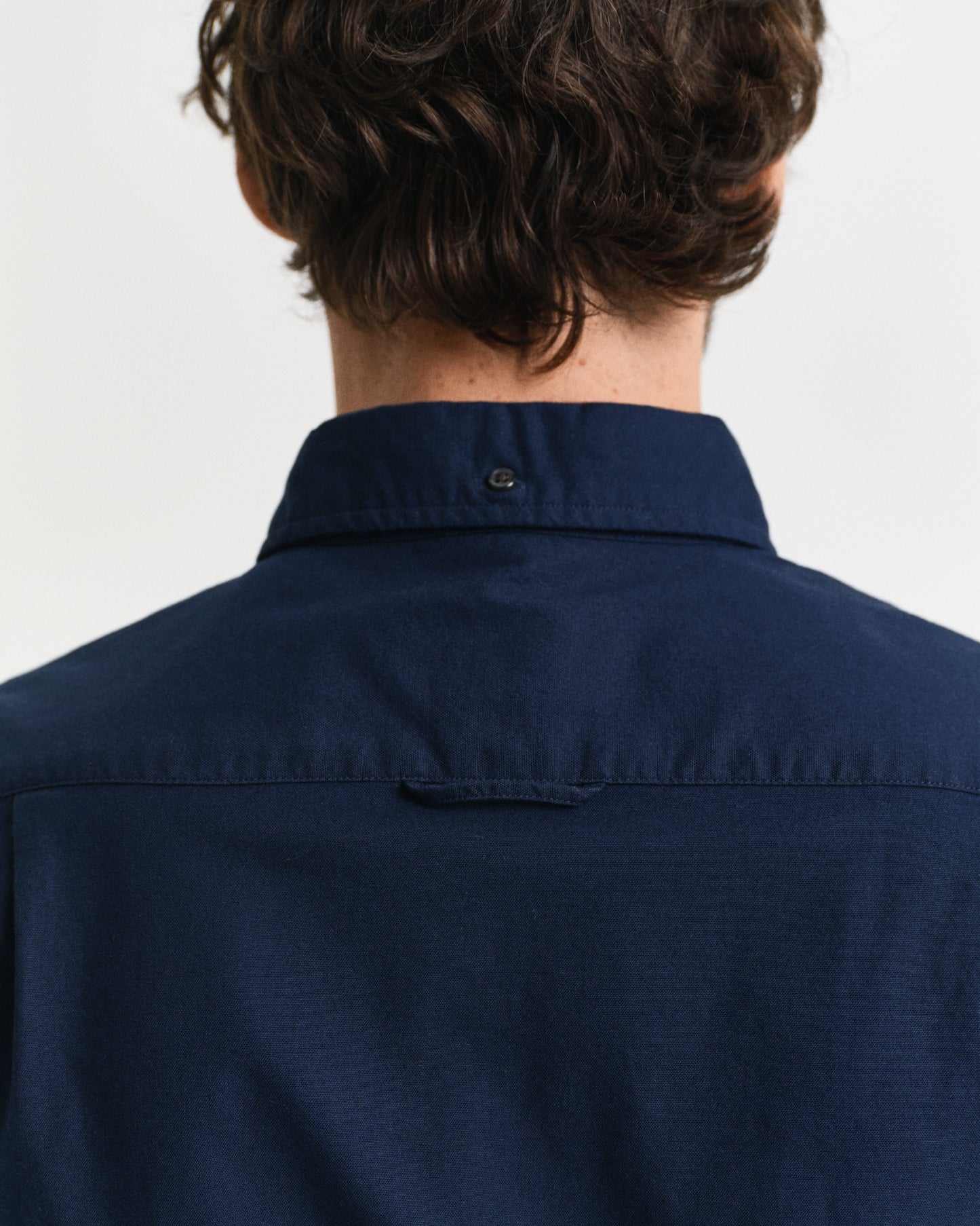 MODEL WEARING SLIM STRETCH OXFORD SHIRT