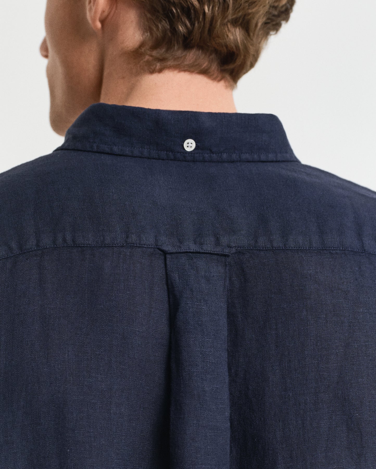 MODEL WEARING REG GMNT DYED LINEN SHIRT