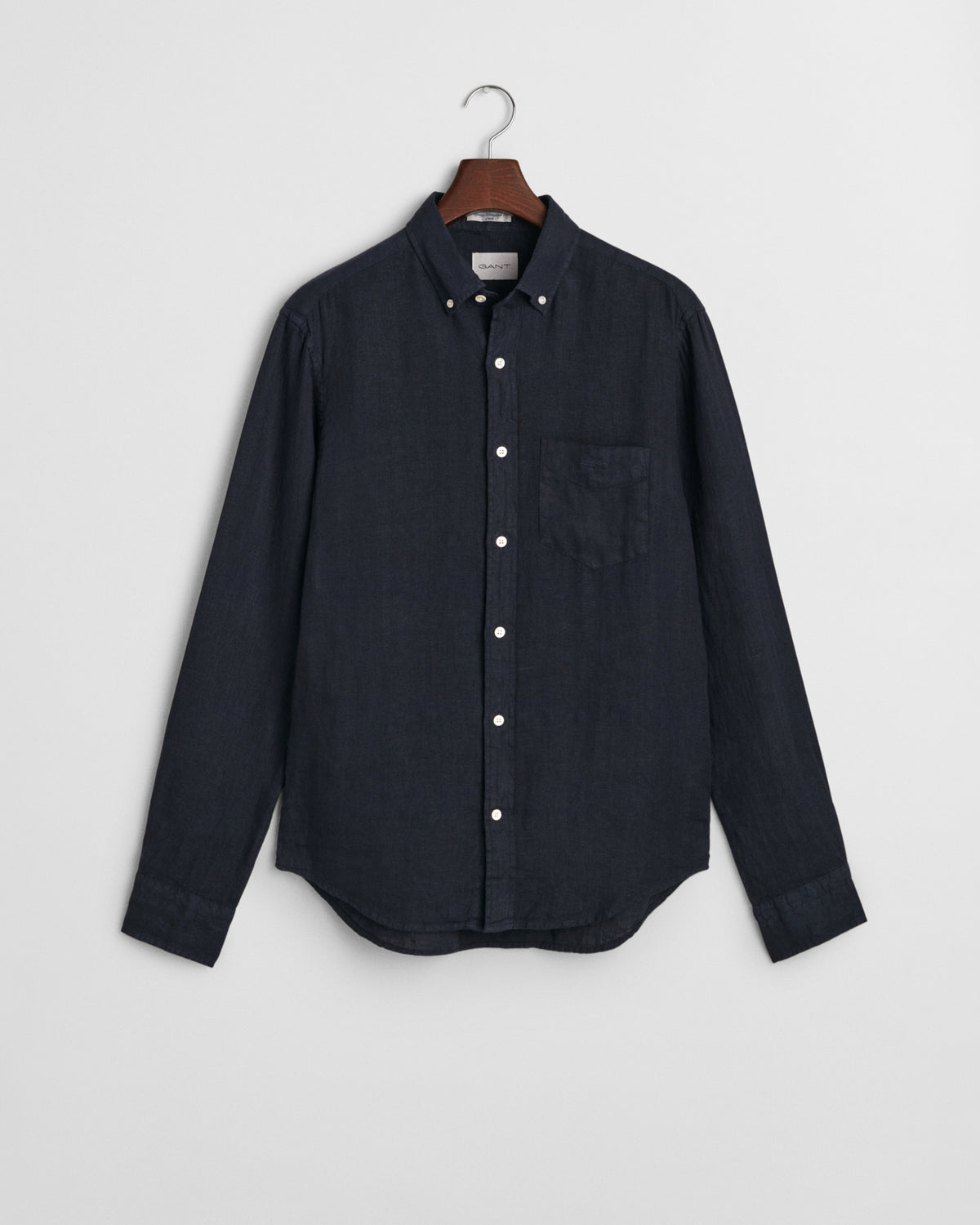 EVENING BLUE, REG GMNT DYED LINEN SHIRT, FLAT-LAY BY GANT AU.