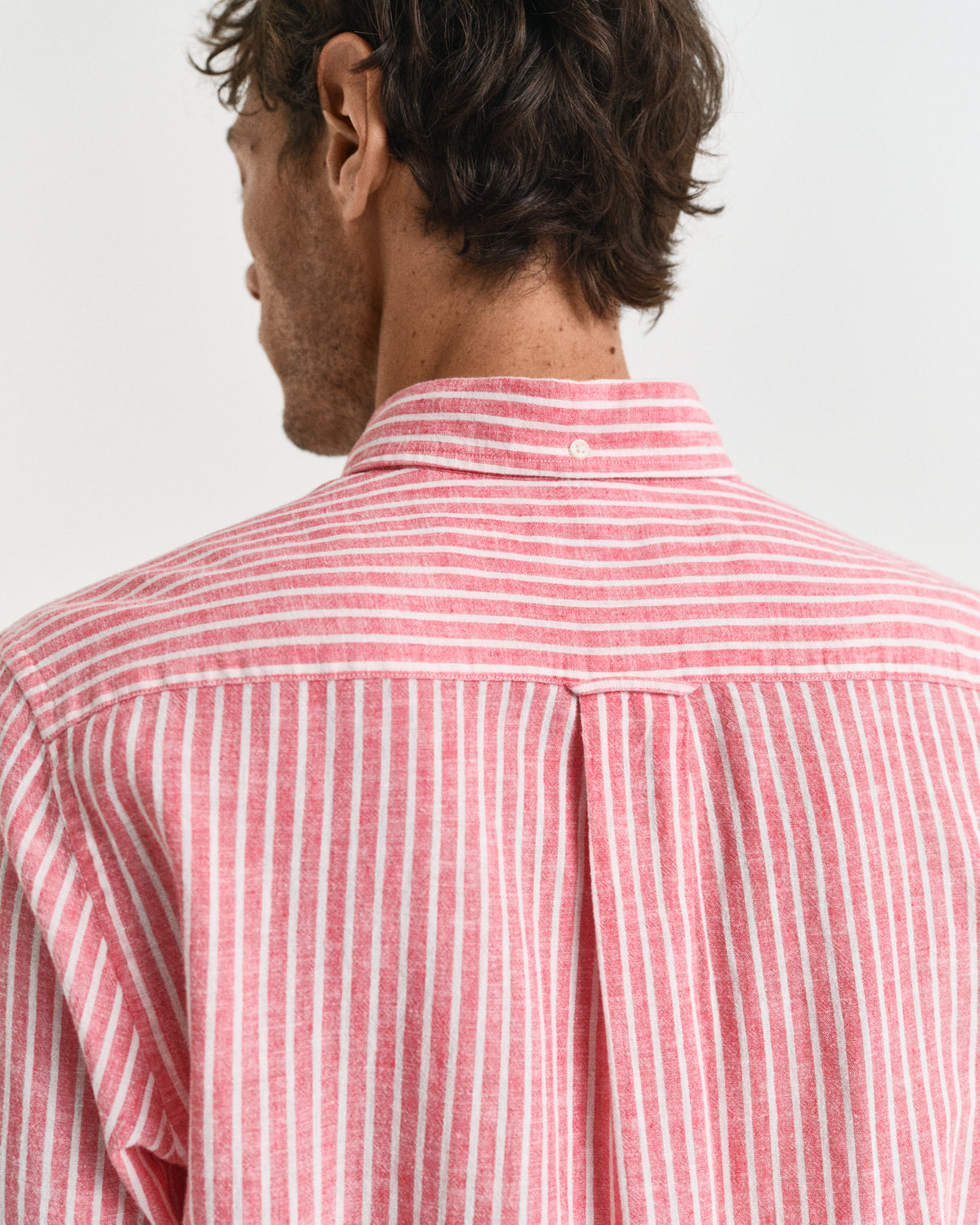 MODEL WEARING REG COTTON LINEN STRIPE SHIRT