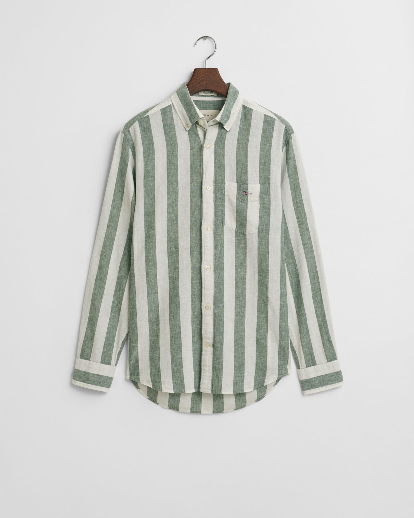 WOODY GREEN, REG COTTON LINEN BOLD STRIPE SHIRT, FLAT-LAY BY GANT AU.