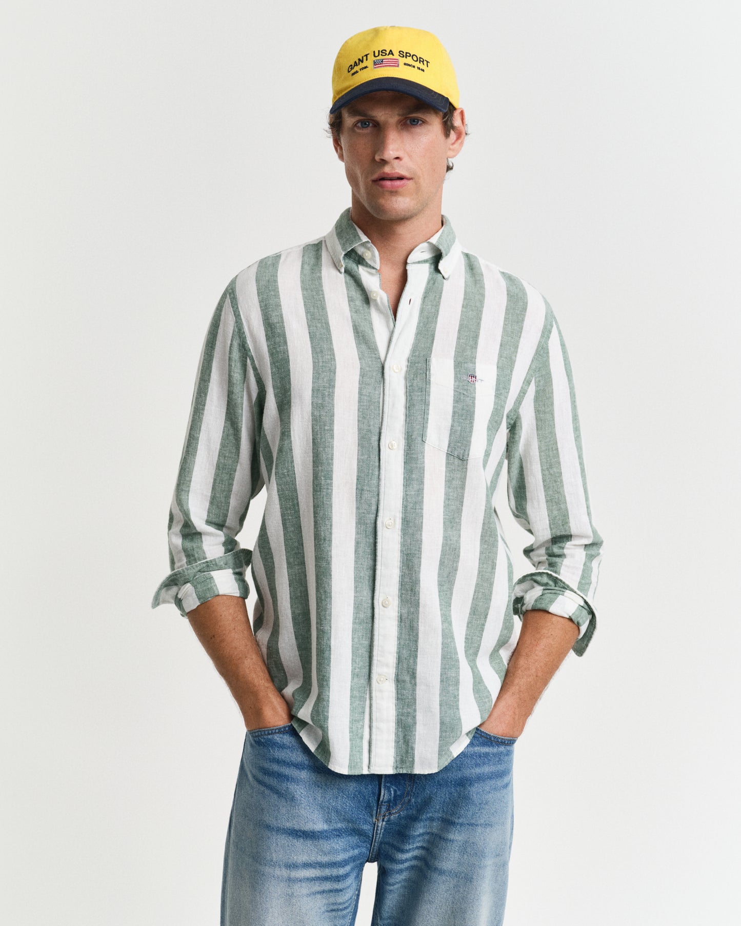 WOODY GREEN, REG COTTON LINEN BOLD STRIPE SHIRT, FRONT-VIEW BY GANT AU.