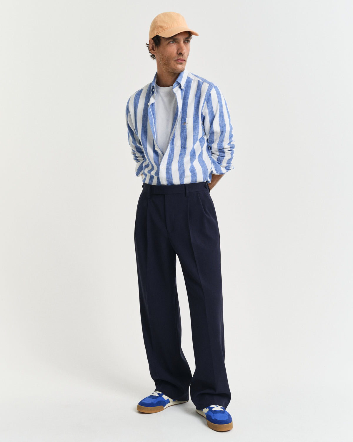 RICH BLUE, REG COTTON LINEN BOLD STRIPE SHIRT BY GANT AU.