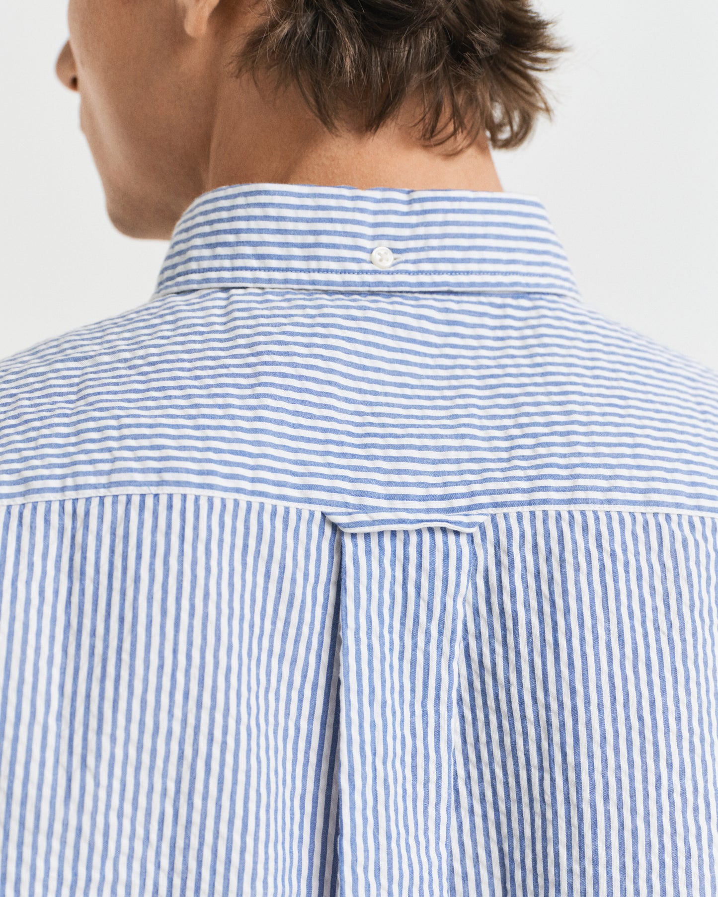 RICH BLUE, REG SEERSUCKER STRIPE SHIRT, CLOSE-UP BY GANT AU.