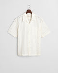 EGGSHELL, REL SEERSUCKER RESORT SHIRT, FLAT-LAY BY GANT AU.