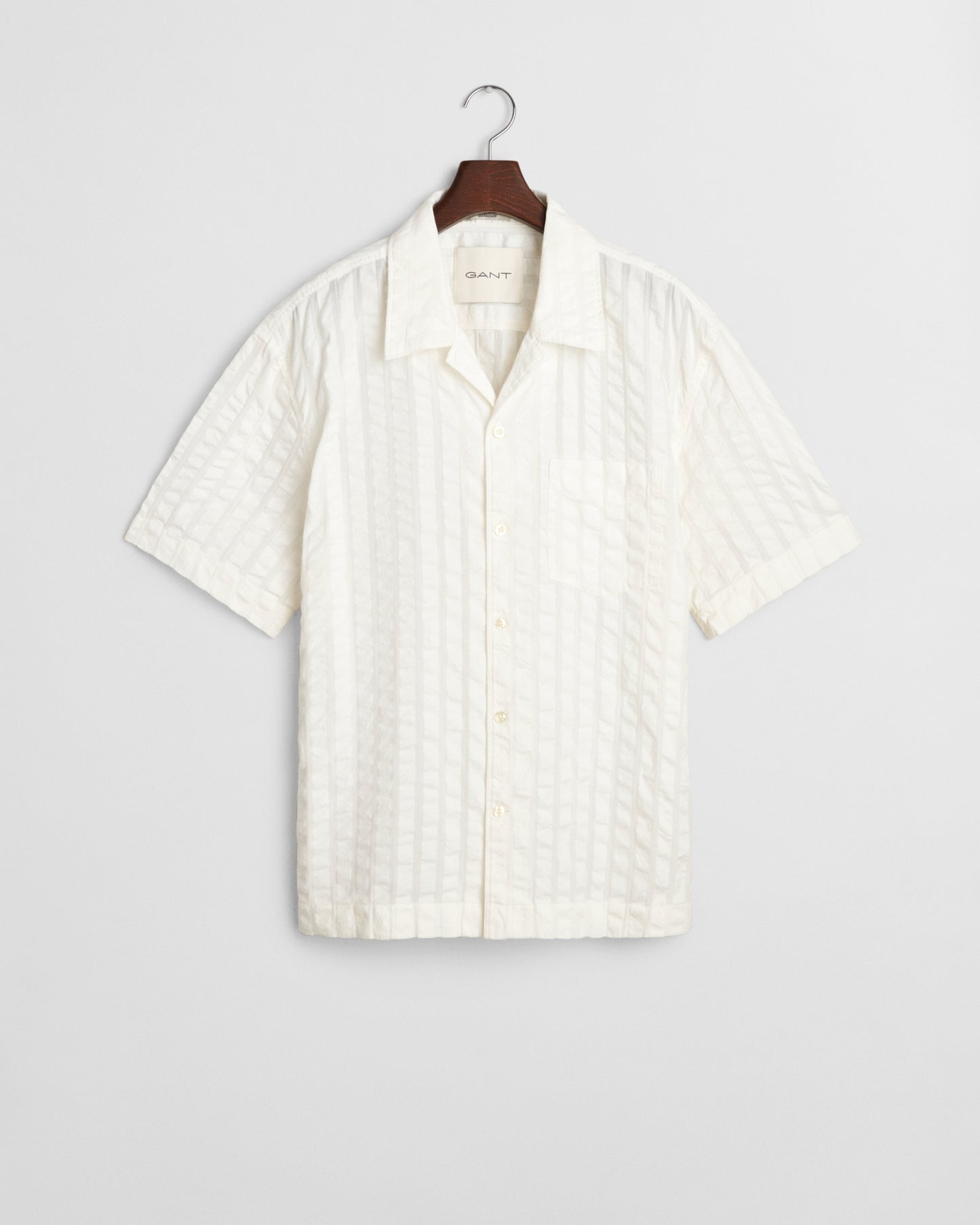 EGGSHELL, REL SEERSUCKER RESORT SHIRT, FLAT-LAY BY GANT AU.
