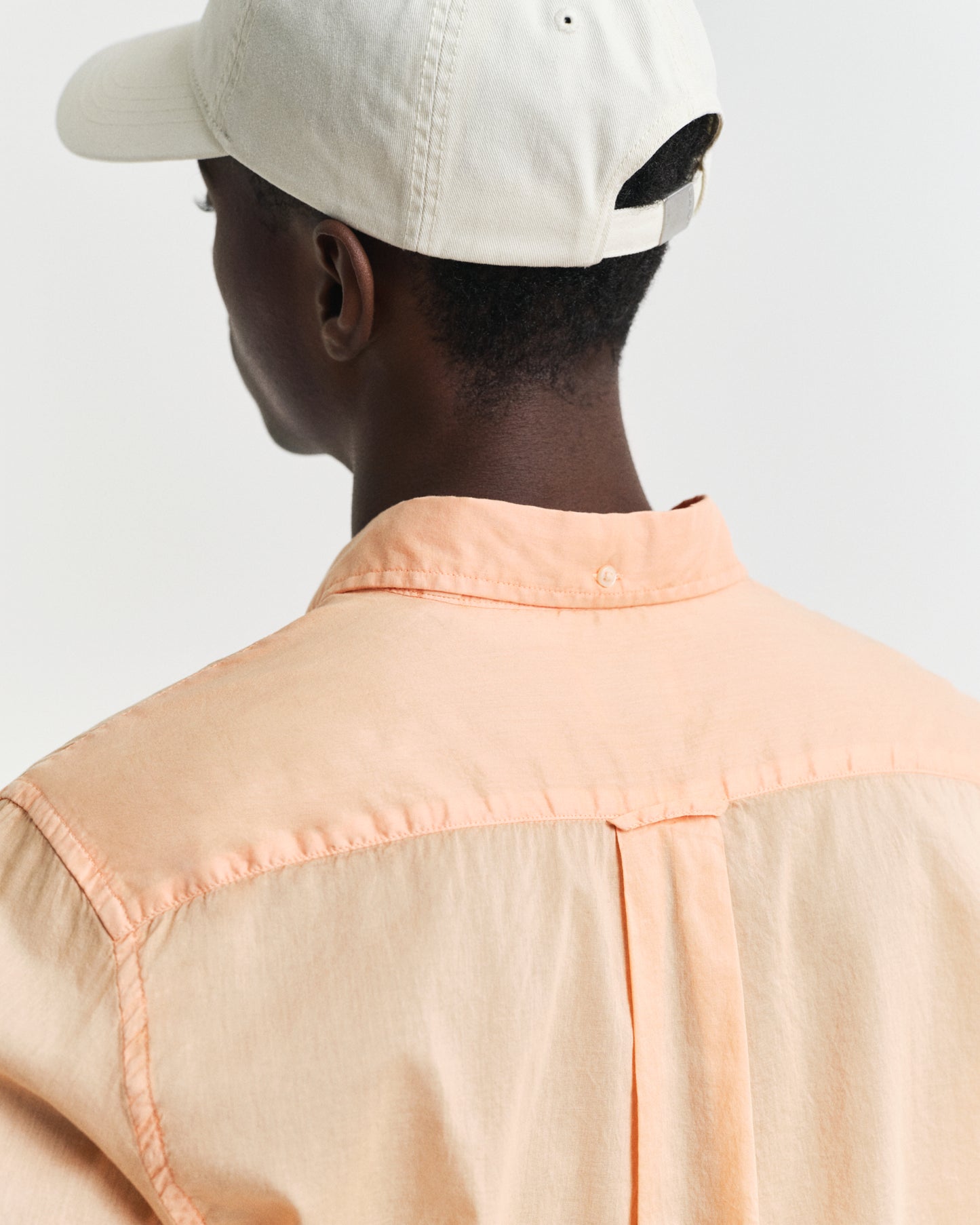 PEACHY ORANGE, REG SUNFADED VOILE SHIRT, CLOSE-UP BY GANT AU.