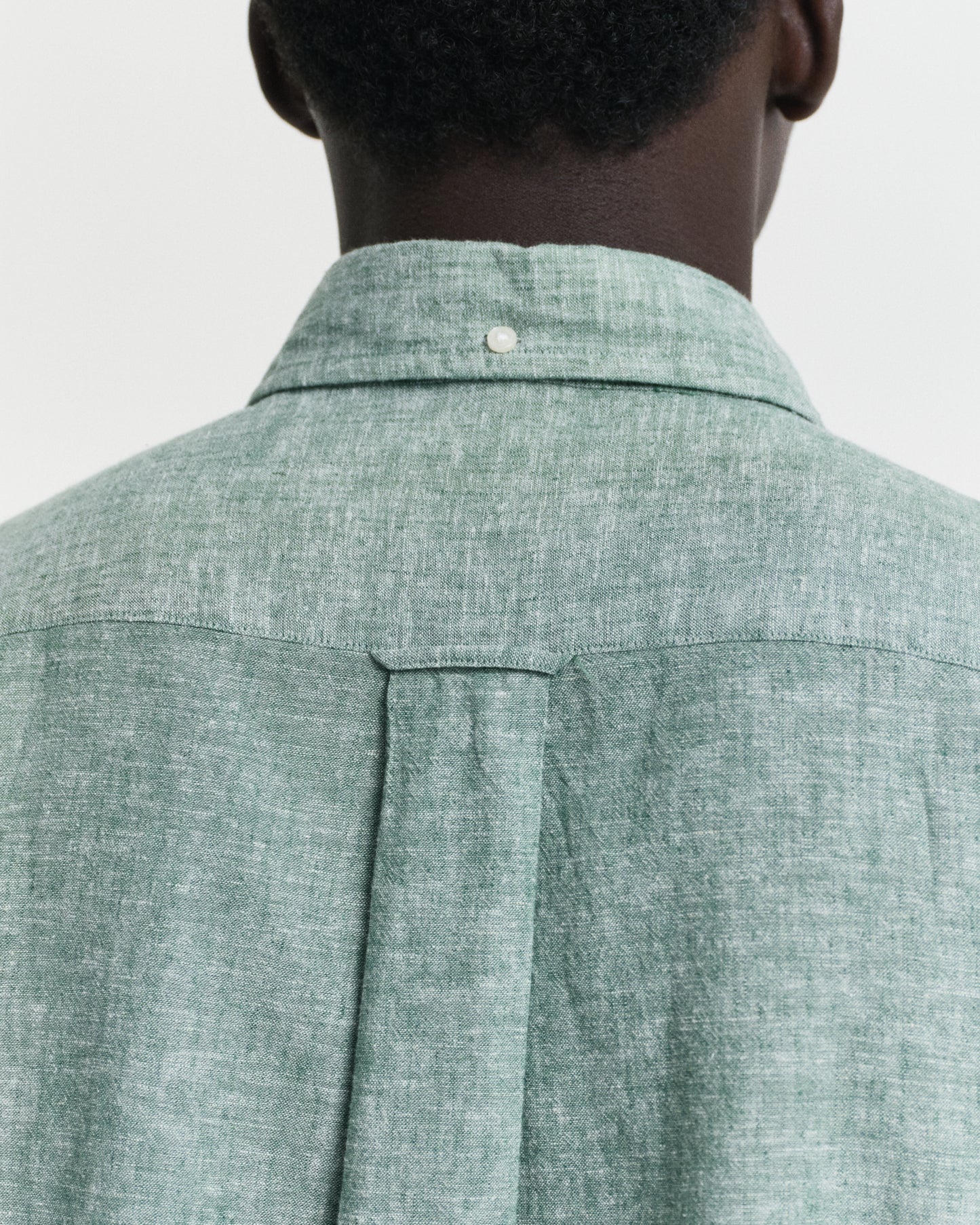 WOODY GREEN, REG COTTON LINEN SHIRT, CLOSE-UP BY GANT AU.