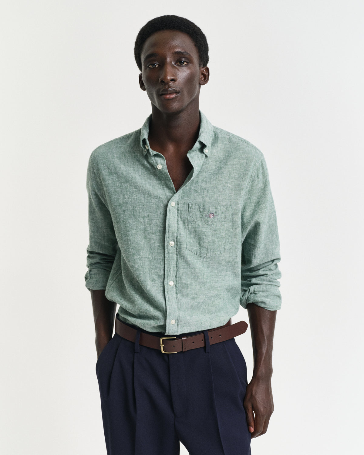 WOODY GREEN, REG COTTON LINEN SHIRT, FRONT-VIEW BY GANT AU.