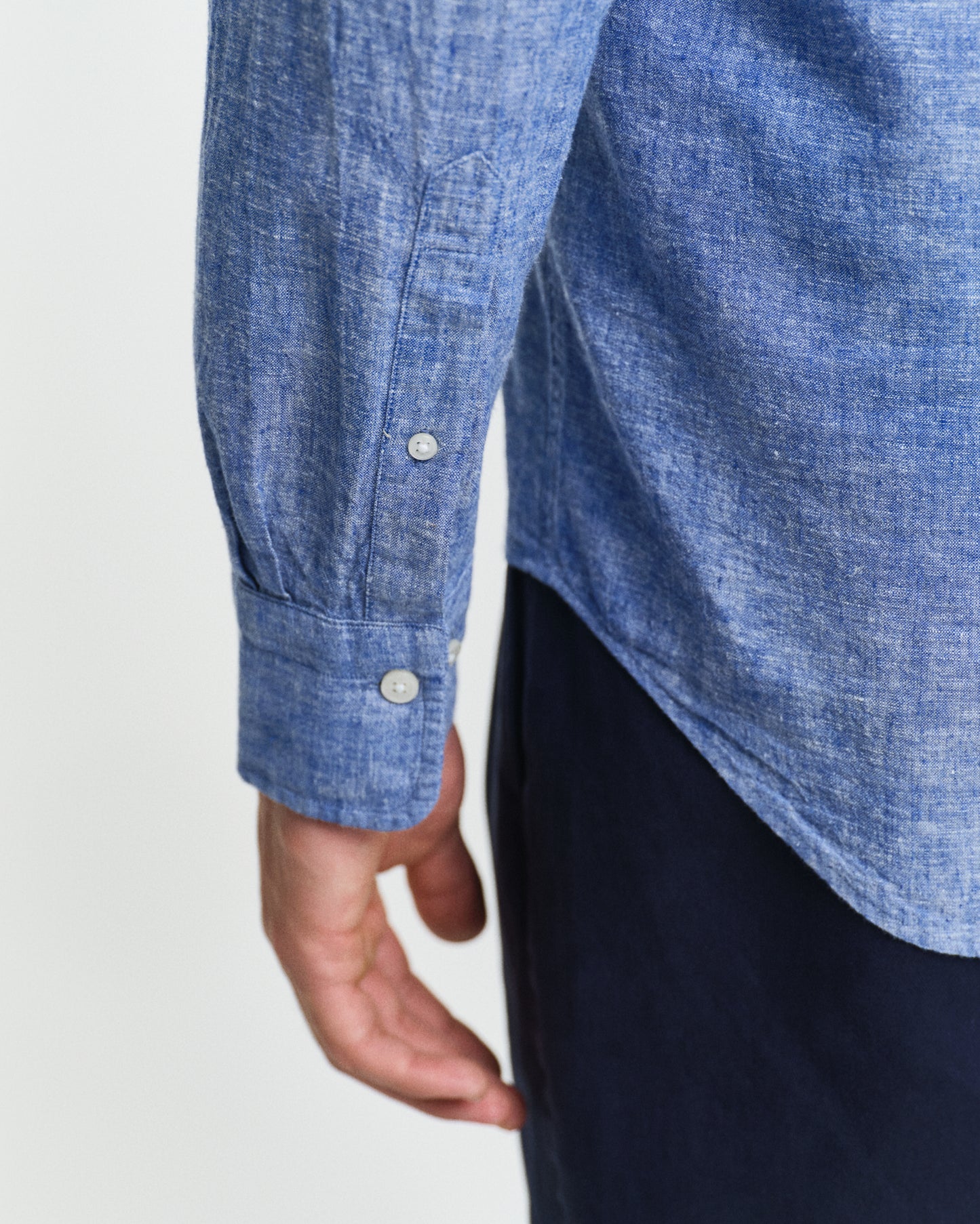 MODEL WEARING REG COTTON LINEN SHIRT