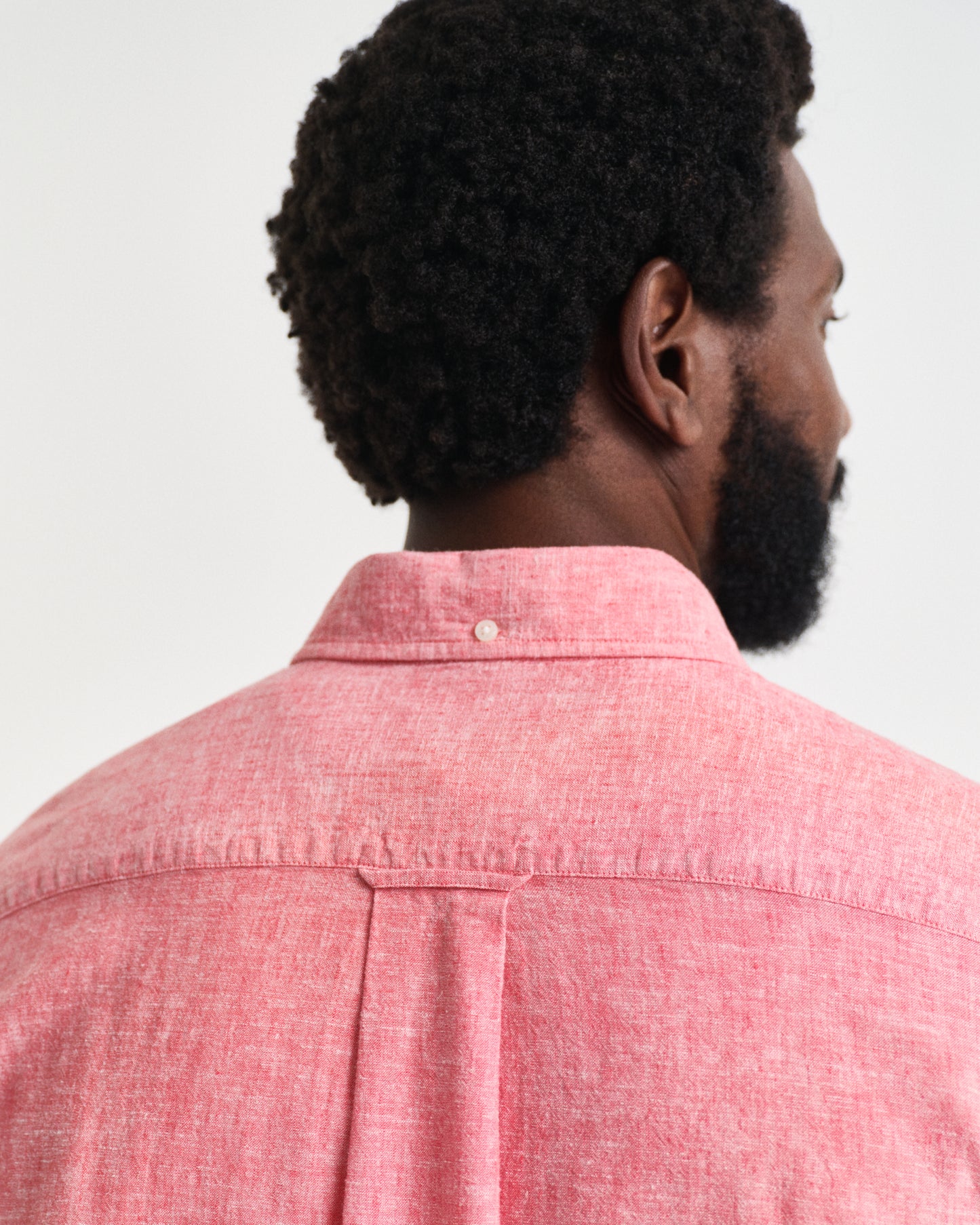 MODEL WEARING REG COTTON LINEN SHIRT