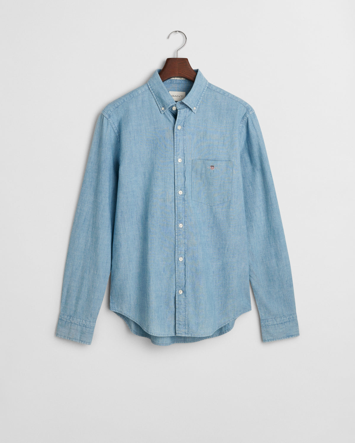 LIGHT BLUE, REG CHAMBRAY SHIRT, FLAT-LAY BY GANT AU.