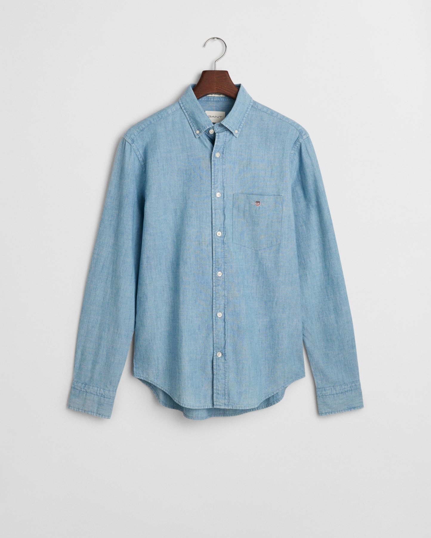 LIGHT BLUE, REG CHAMBRAY SHIRT, FLAT-LAY BY GANT AU.