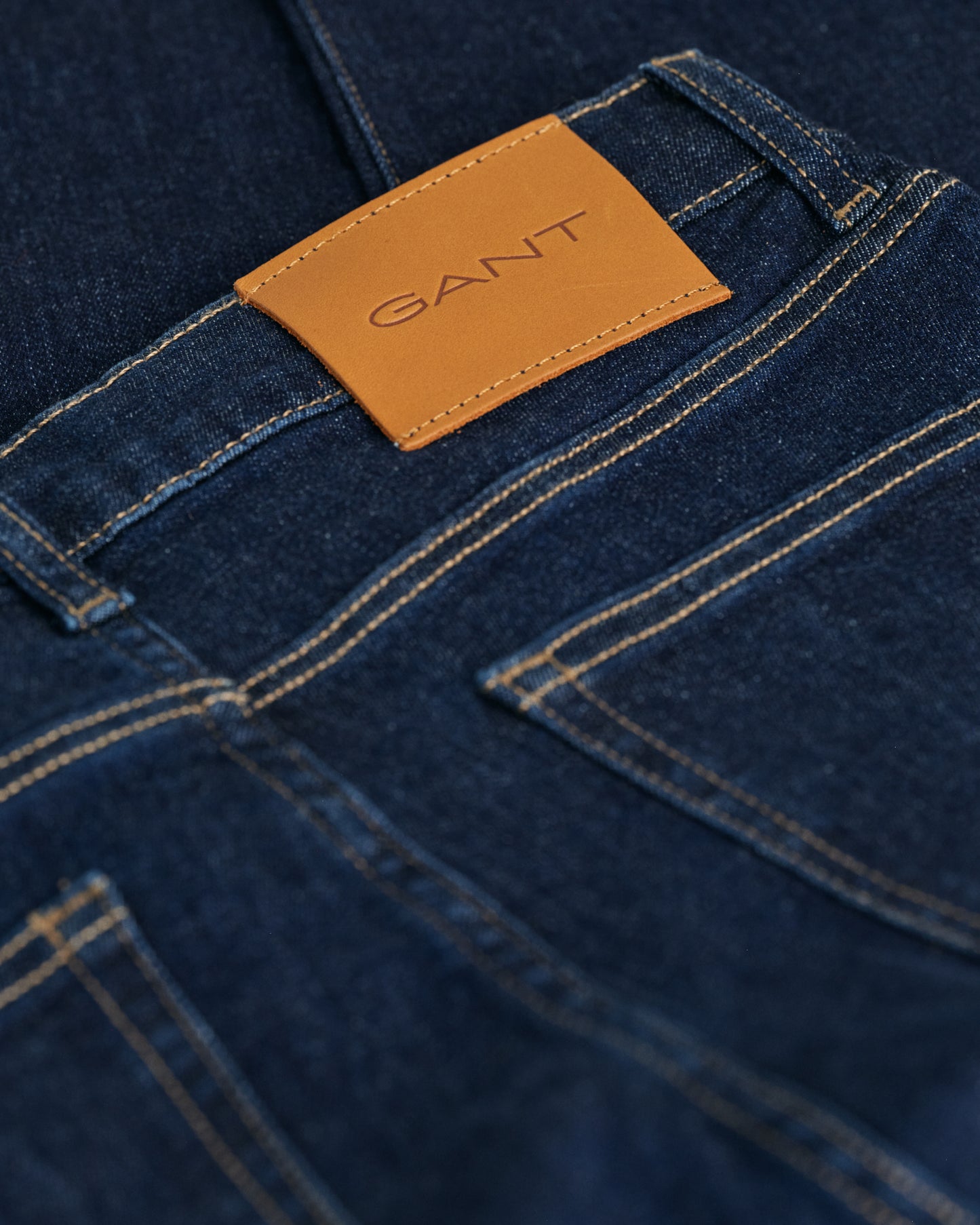 DARK BLUE, SKINNY STRETCH JEANS, FLAT-LAY BY GANT AU.