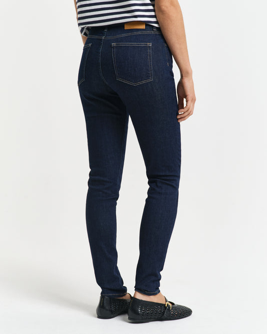 DARK BLUE, SKINNY STRETCH JEANS, BACK-VIEW BY GANT AU.