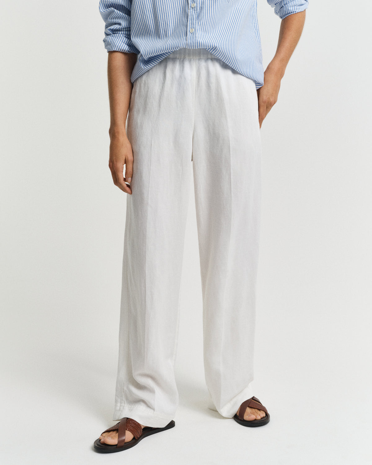 MODEL WEARING LINEN BLEND PULL ON PANTS