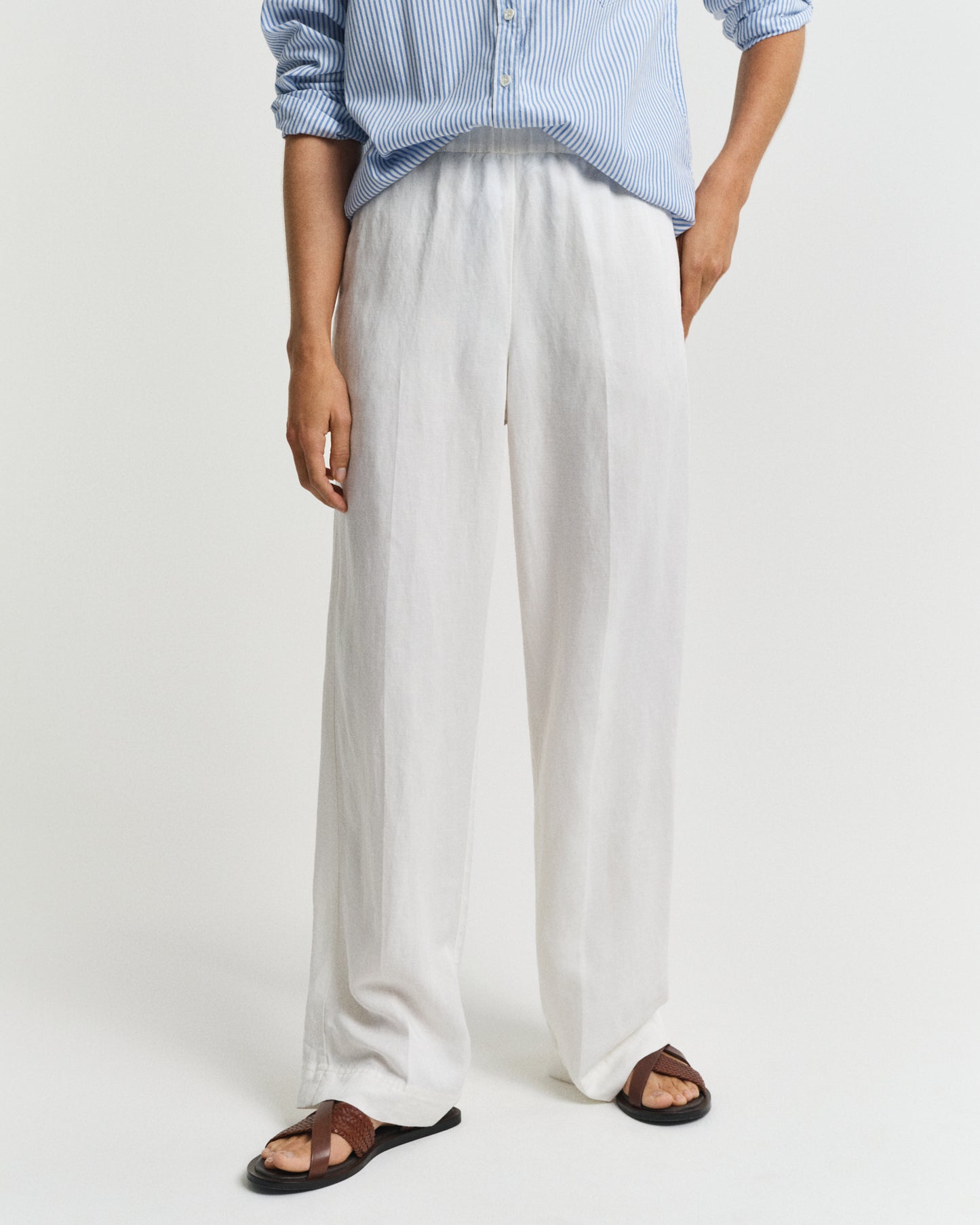 MODEL WEARING LINEN BLEND PULL ON PANTS