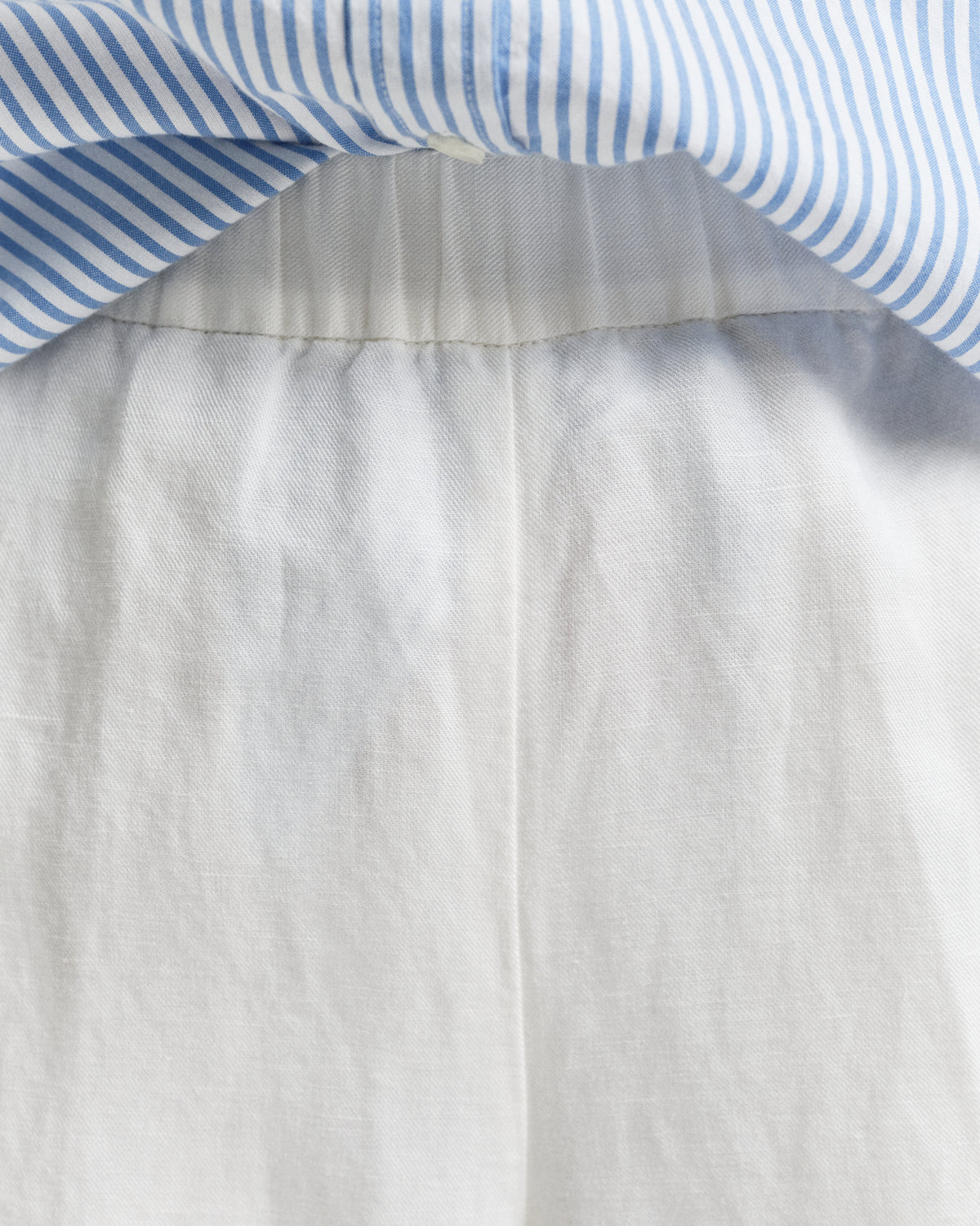 EGGSHELL, LINEN BLEND PULL ON PANTS, CLOSE-UP BY GANT AU.