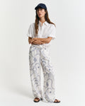 CREAM, FLUID SAILING DRAWSTRING PANTS, FRONT-VIEW BY GANT AU.