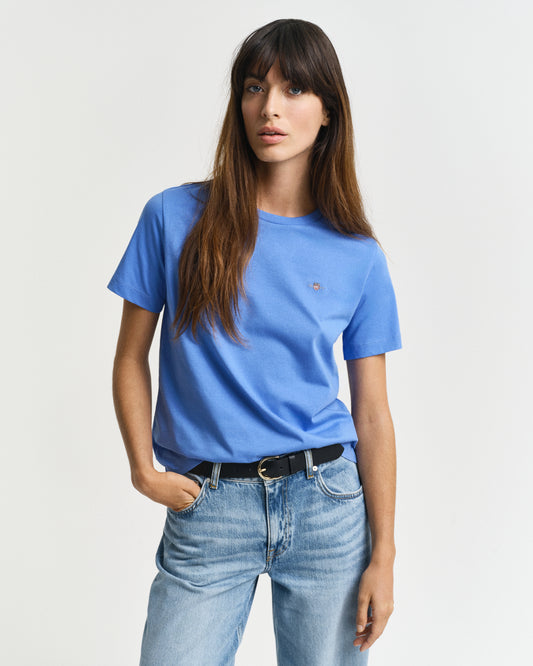 PERFECT BLUE, REG SHIELD SS T-SHIRT, FRONT-VIEW BY GANT AU.