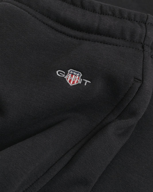 BLACK, REG SHIELD SWEATPANTS, CLOSE-UP BY GANT AU.