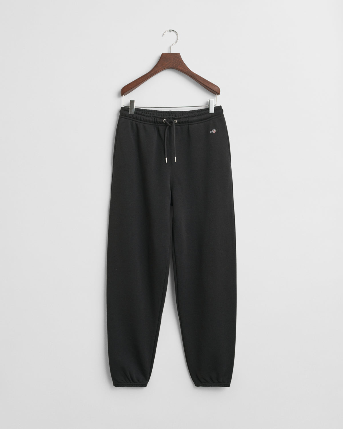 BLACK, REG SHIELD SWEATPANTS BY GANT AU.
