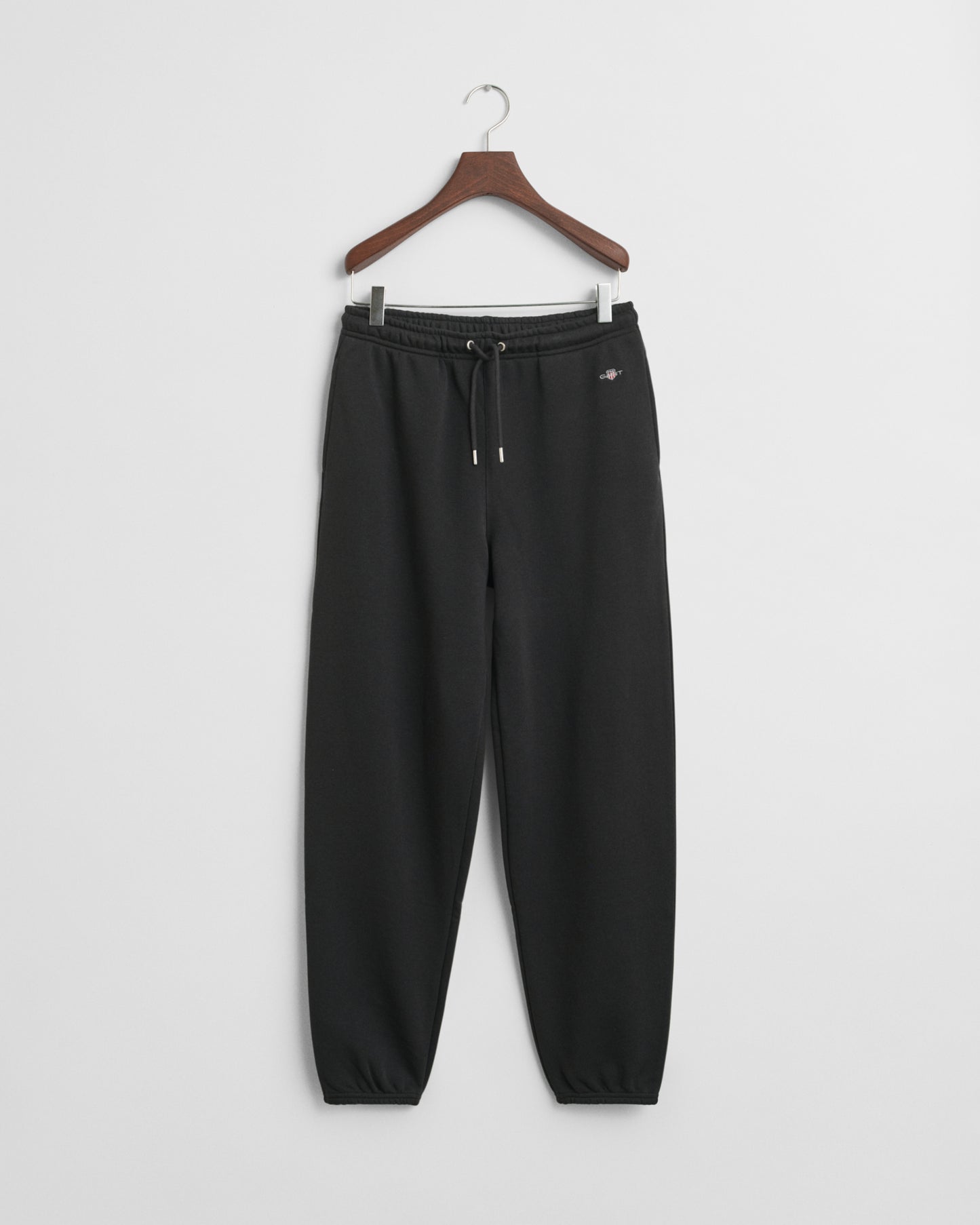BLACK, REG SHIELD SWEATPANTS BY GANT AU.