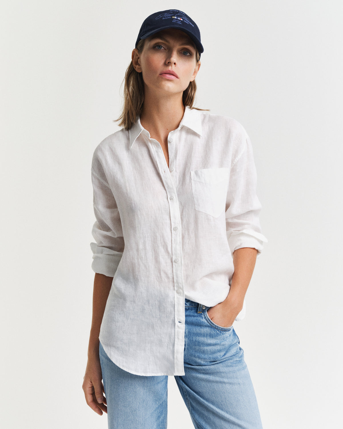 WHITE, REL LINEN SHIRT, FRONT-VIEW BY GANT AU.