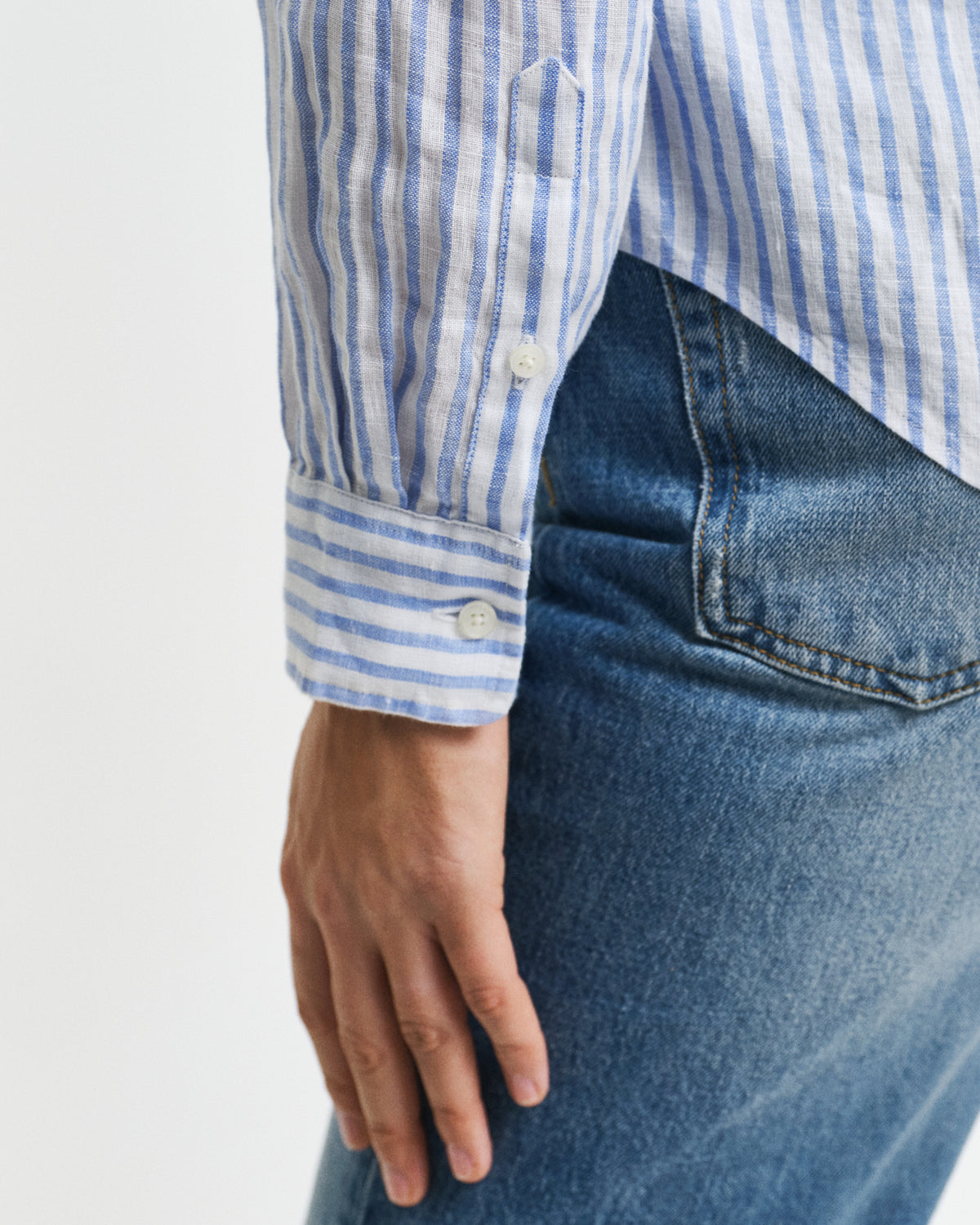 PERFECT BLUE, REG LINEN STRIPED SHIRT, CLOSE-UP BY GANT AU.