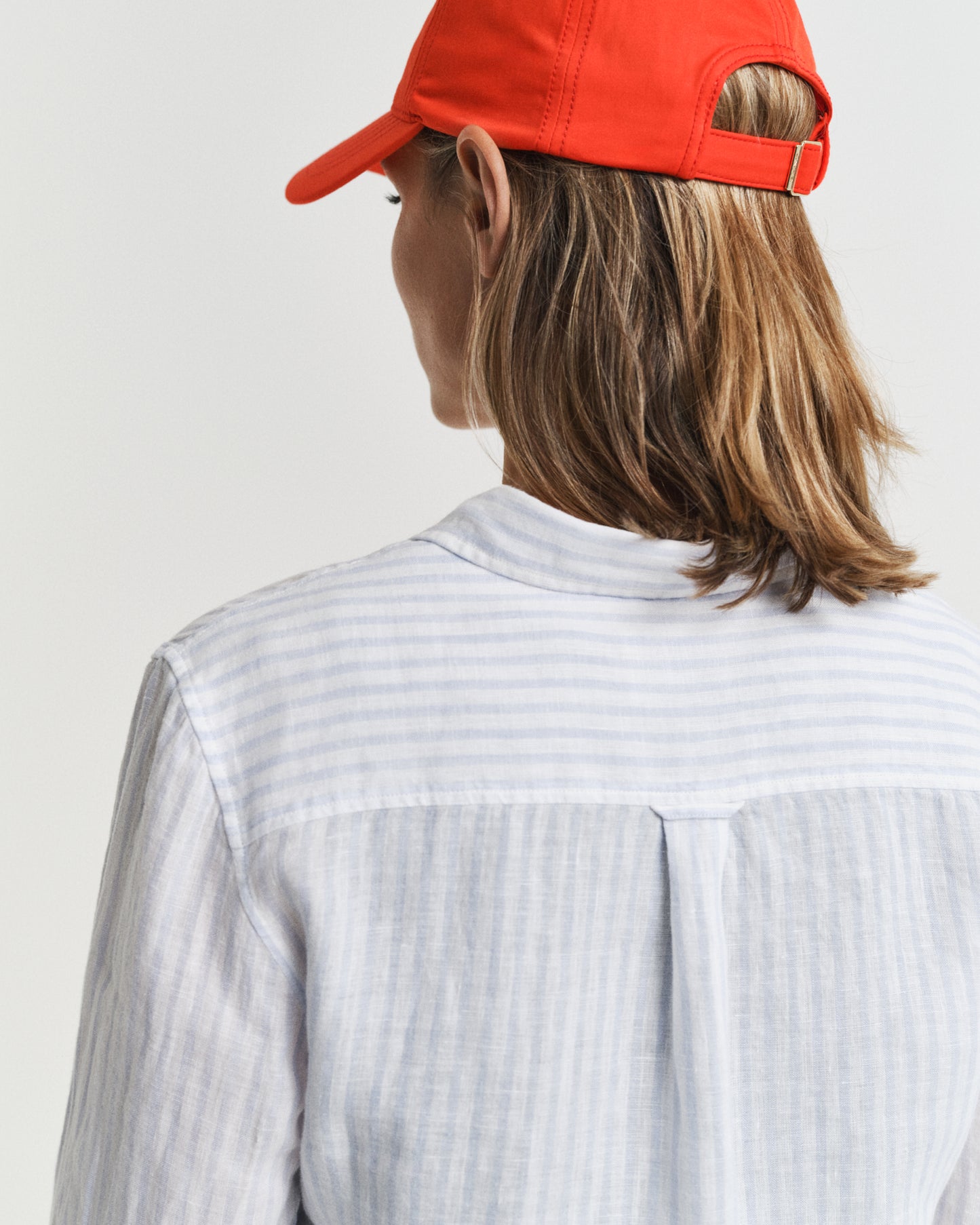 MODEL WEARING REG LINEN STRIPED SHIRT