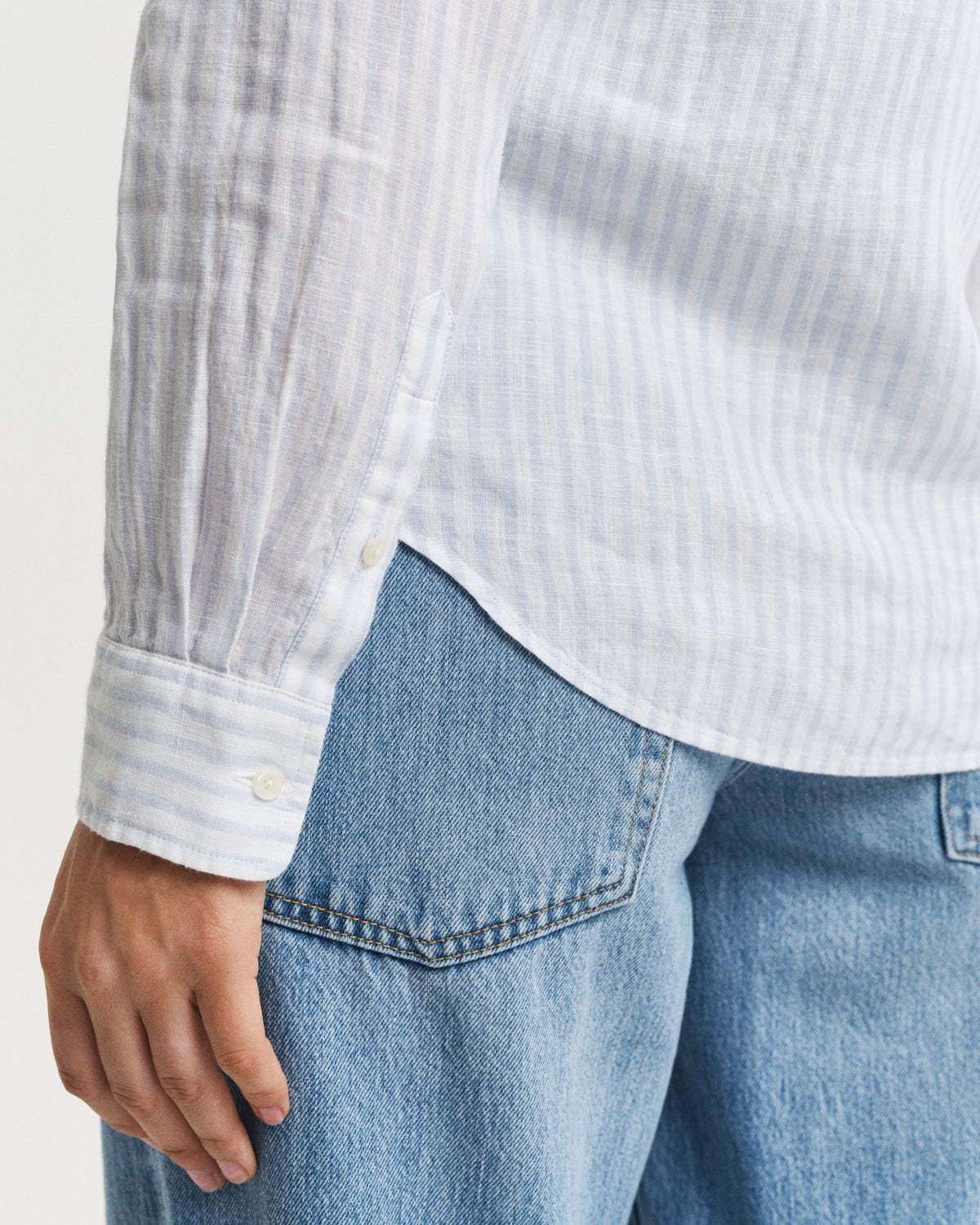 LIGHT BLUE, REG LINEN STRIPED SHIRT, CLOSE-UP BY GANT AU.