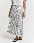 MODEL WEARING SAILING PRINT PLEATED SKIRT