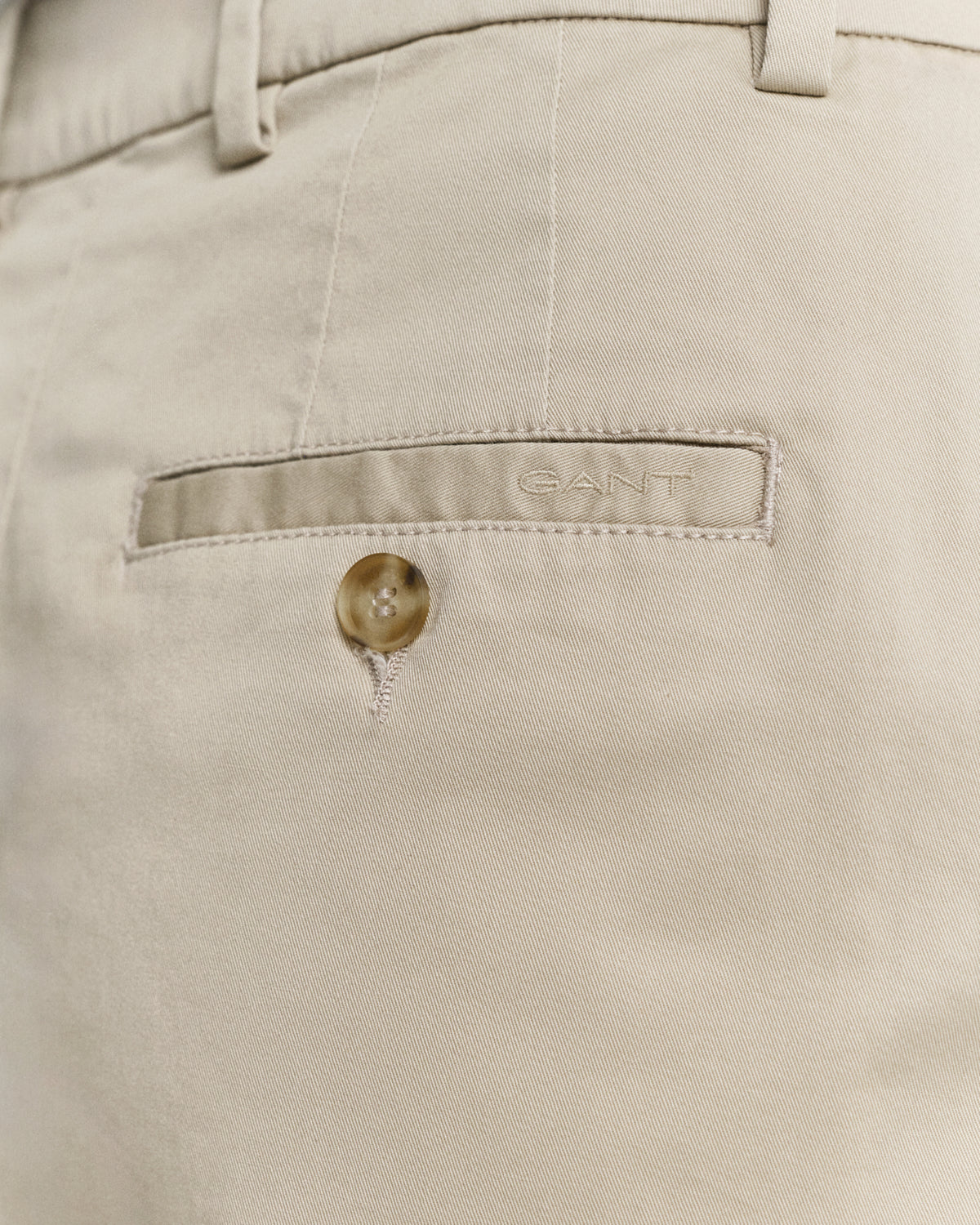 DRY SAND, CHINO SKIRT, CLOSE-UP BY GANT AU.