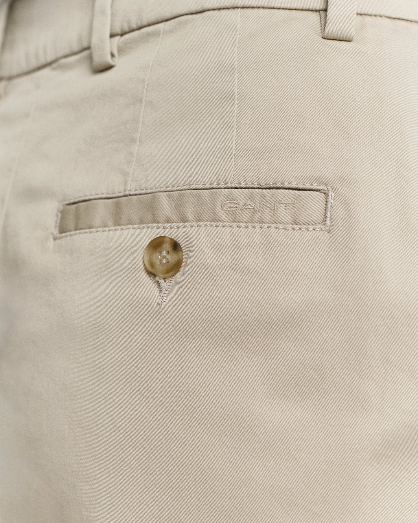 DRY SAND, CHINO SKIRT, CLOSE-UP BY GANT AU.